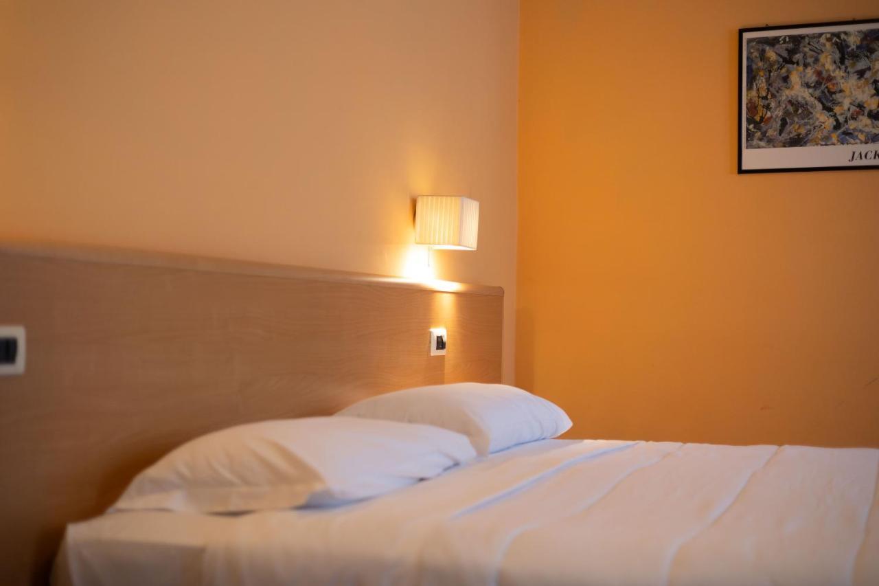 Hotel La Ferte Asti Zewnętrze zdjęcie