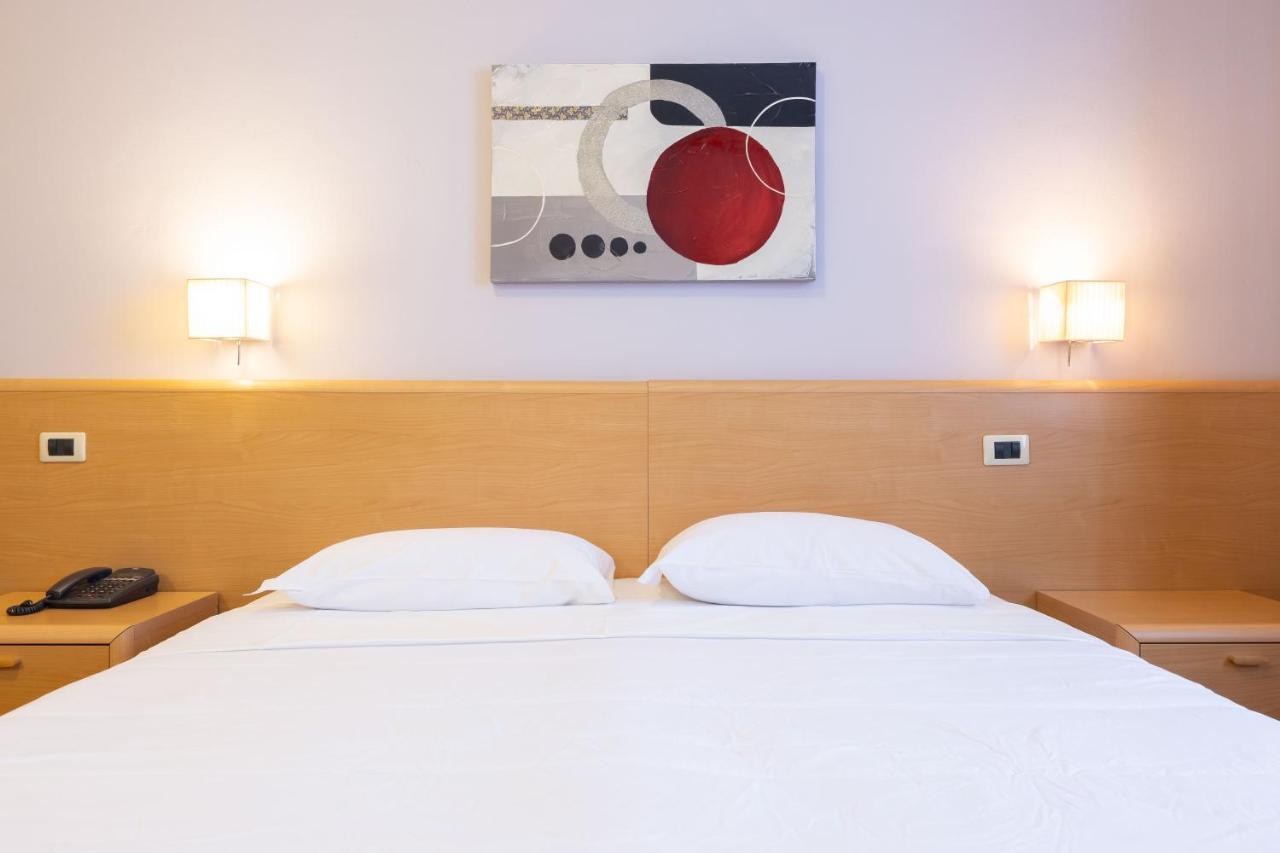 Hotel La Ferte Asti Zewnętrze zdjęcie