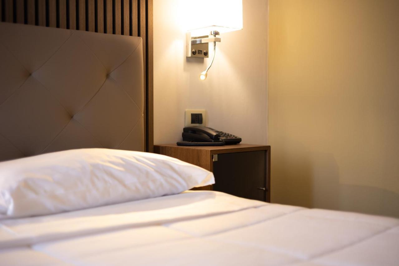 Hotel La Ferte Asti Zewnętrze zdjęcie
