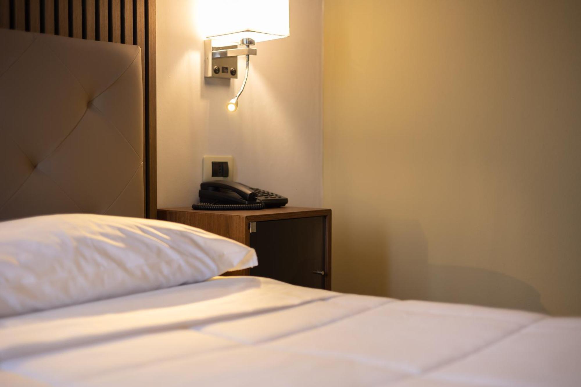 Hotel La Ferte Asti Zewnętrze zdjęcie